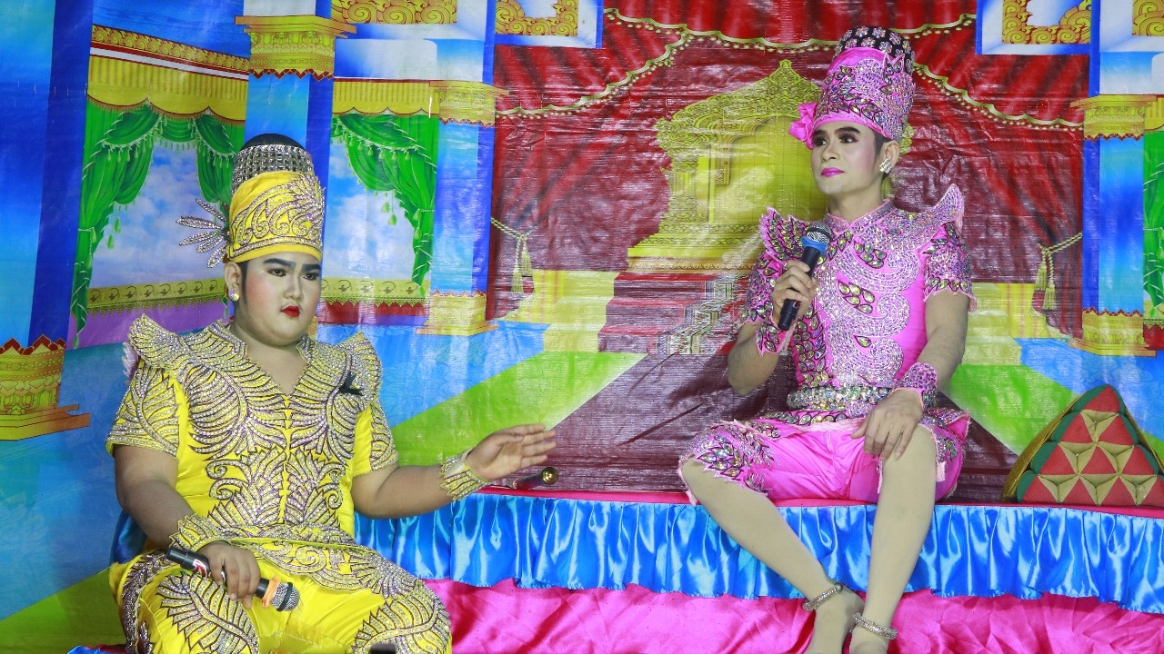 “小奥姆”热爱泰国传统戏剧的男孩努力生活，实现梦想，著名戏剧老师收其为徒