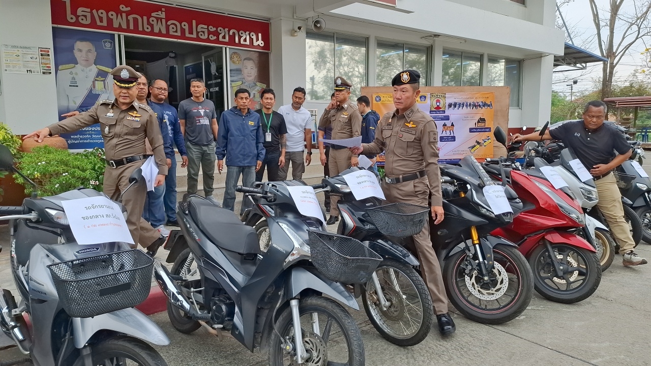 逮捕摩托车盗窃团伙，作案者为16岁青少年，缴获15辆赃车，准备运往边境