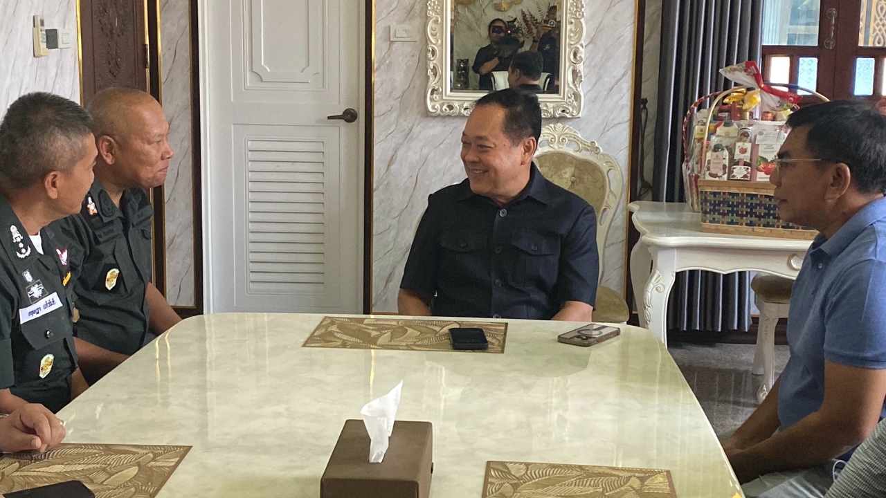 “塔维”紧急飞行为“卡蒙萨”加油打气，相信是有组织的精心策划