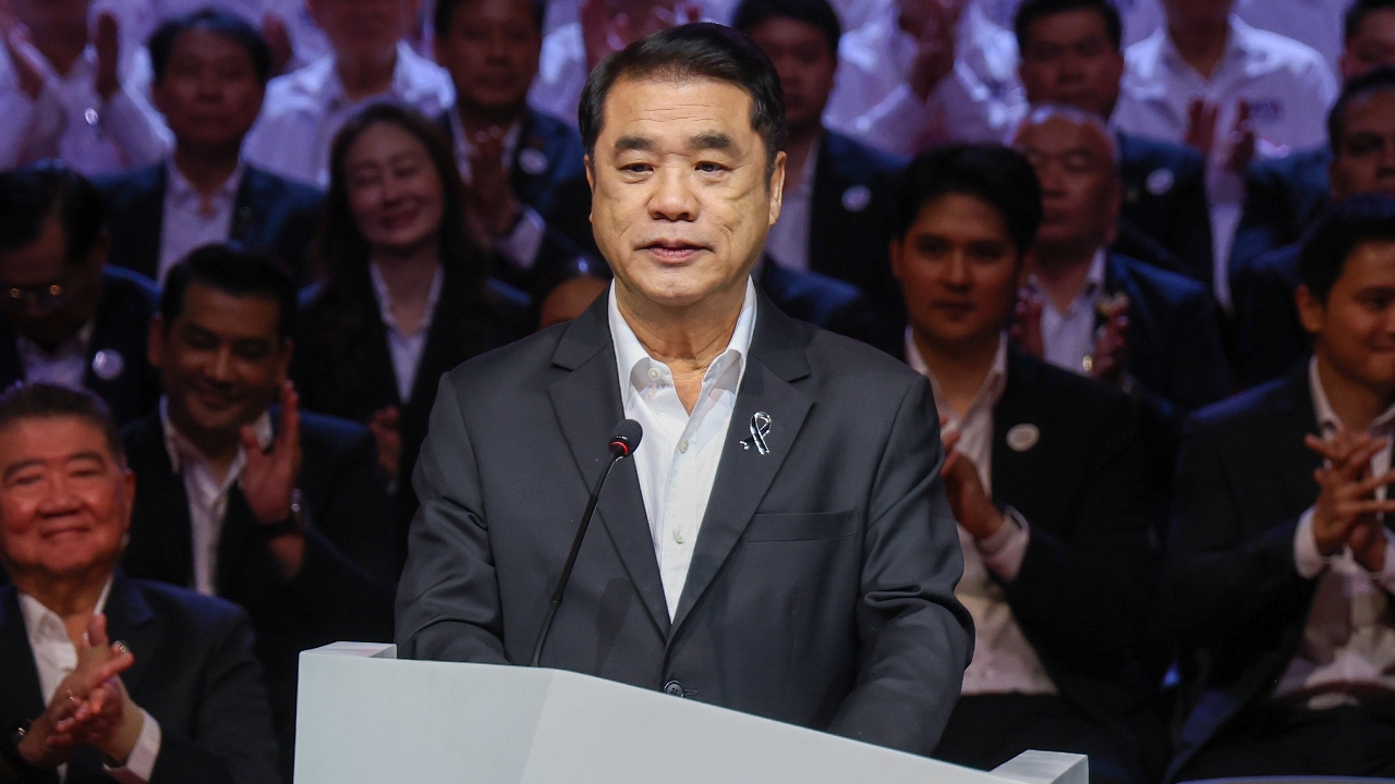 素里亚·宗伦鲁吉的履历：从交通部长到副总理兼农业与合作社部长，阿努廷第二任政府