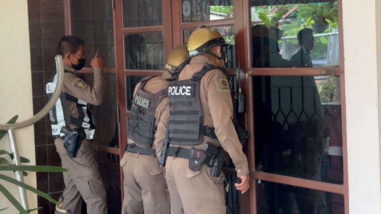 孕妇惊恐，丈夫刚从戒毒所回来，疯狂将自己和5岁儿子锁在家中