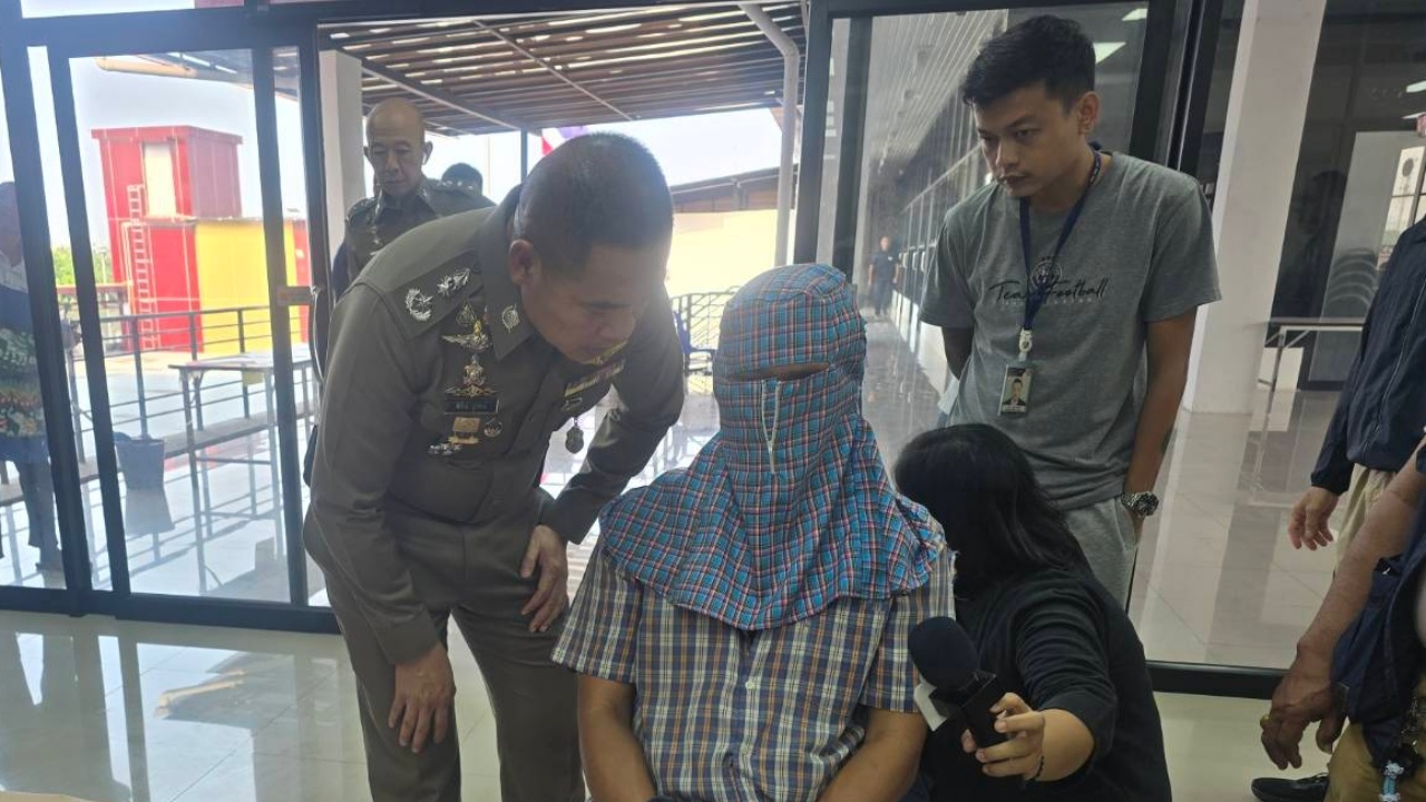 逮捕了“独行劫匪”抢劫价值超过300万泰铢的黄金，声称因网络赌博债务而作案