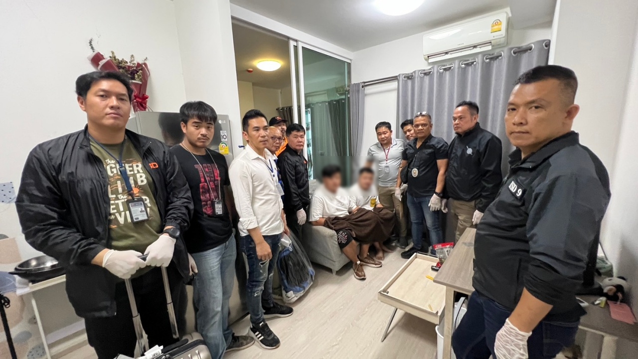 逮捕两名中国籍诈骗犯，呼叫中心团伙在汇权区以餐厅为掩护，诈骗受害者损失150万泰铢