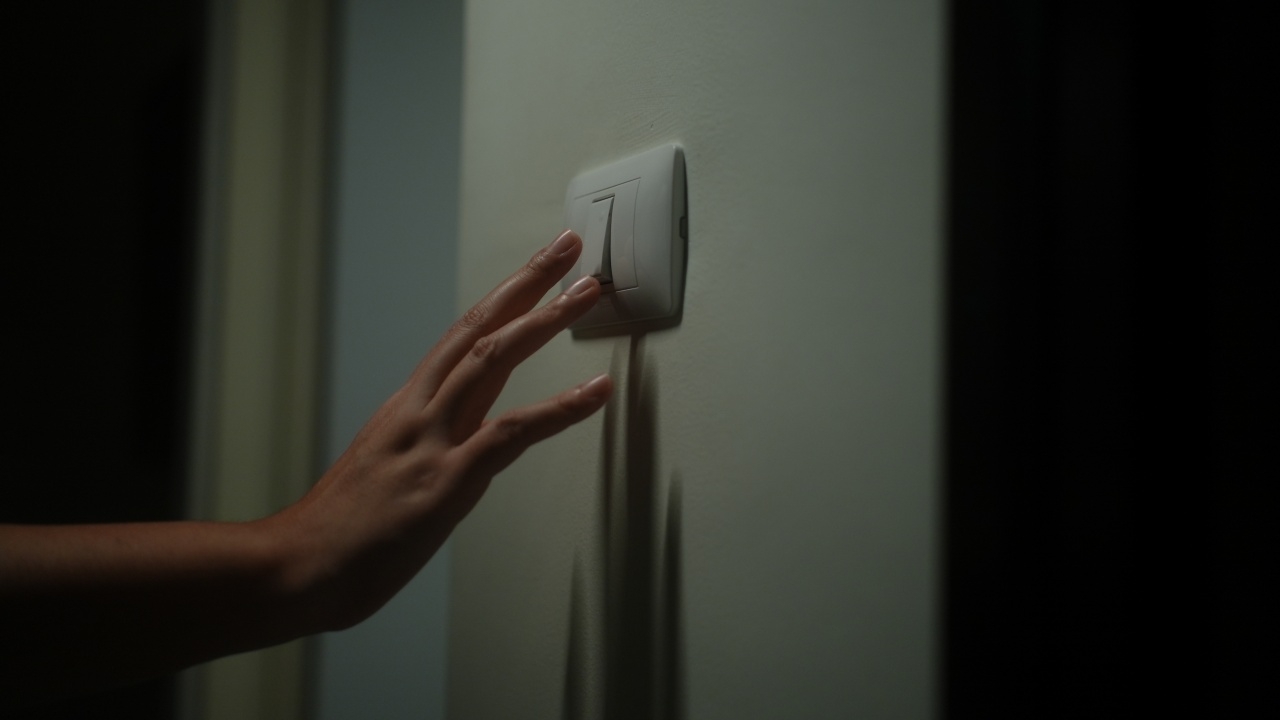 “全国熄灯”活动已开始 20:30 - 21:30 邀请泰国人关灯、拔插头1小时