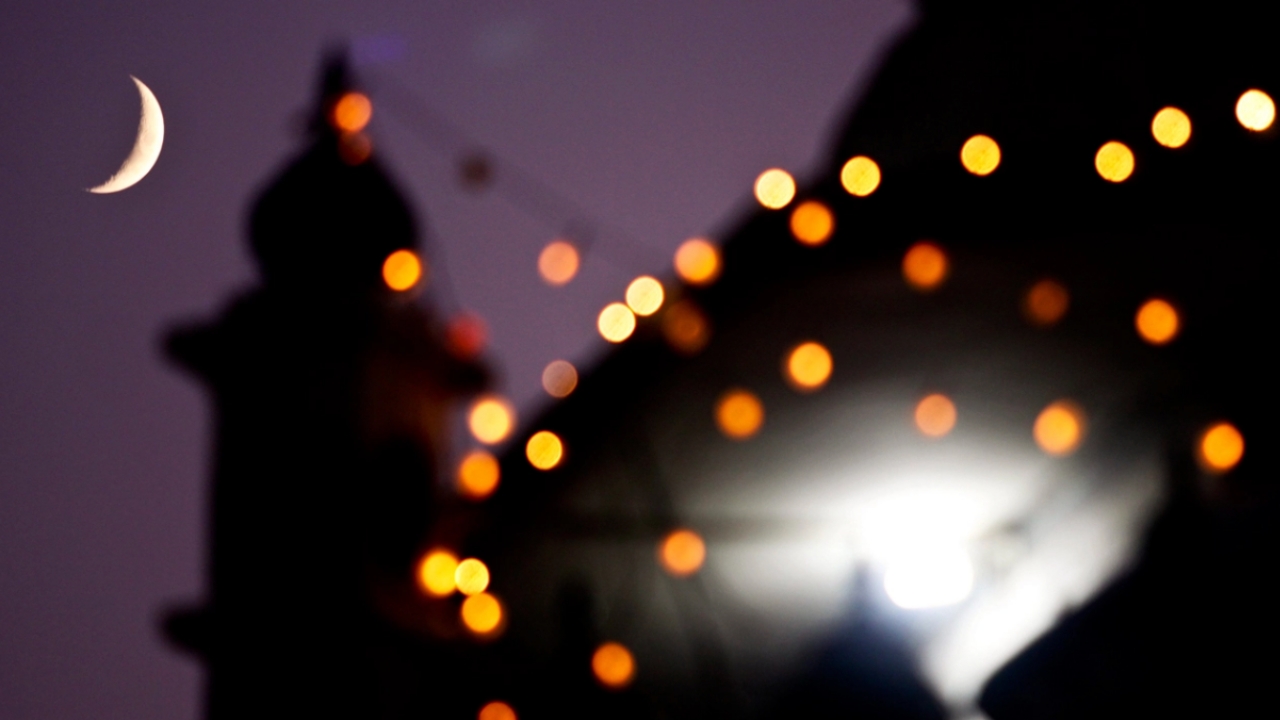 "朱拉隆功皇家伊斯兰教办公室"宣布3月19日观月以确定开斋节日期