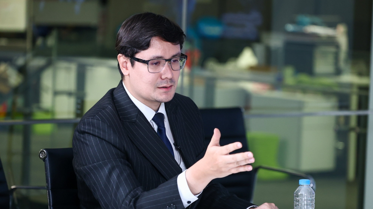 “罗姆”质疑“本·史密斯”案是否会发出红色通缉令继续追捕