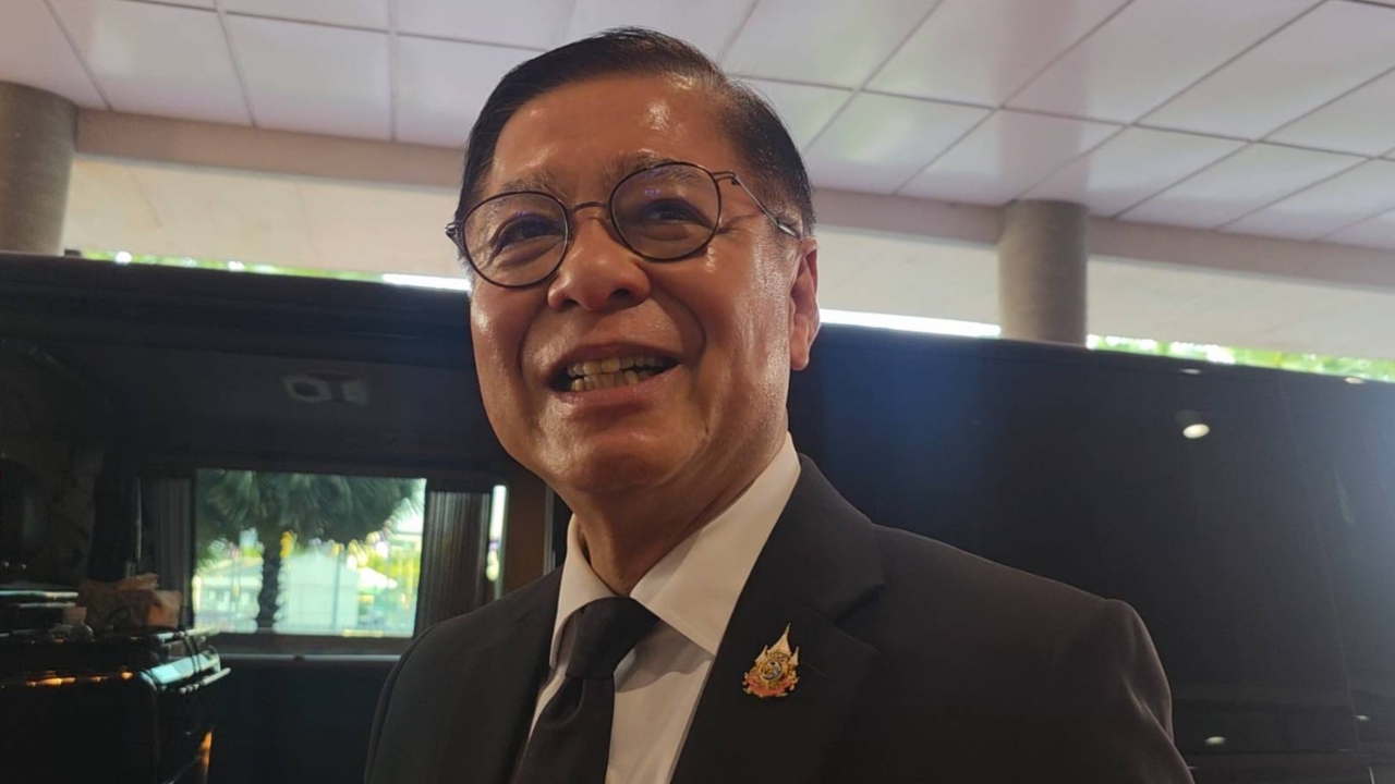 “西哈萨克”不知泰国油轮停靠新加坡 准备谈判请求通过霍尔木兹海峡