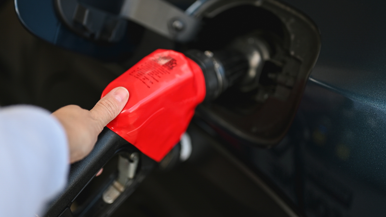 燃油基金减少柴油补贴，推动零售价格突破50泰铢/升，自4月5日起生效