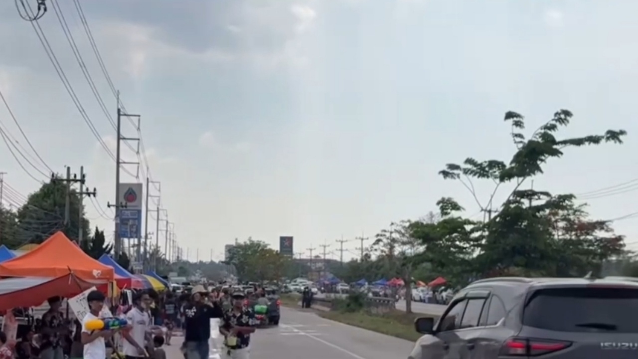 “博汶宋干节”2026年已开始，人们依然热闹地出来玩水，不惧油价上涨