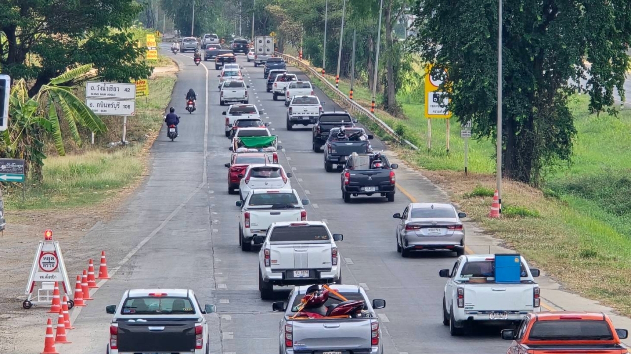 宋干节返程交通：呵叻府304号公路开始拥堵，但仍可通行
