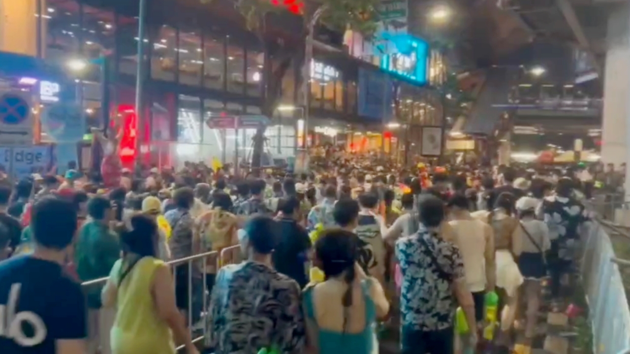 关闭“2026年席隆泼水节”活动，下令停止玩水，游客陆续返回