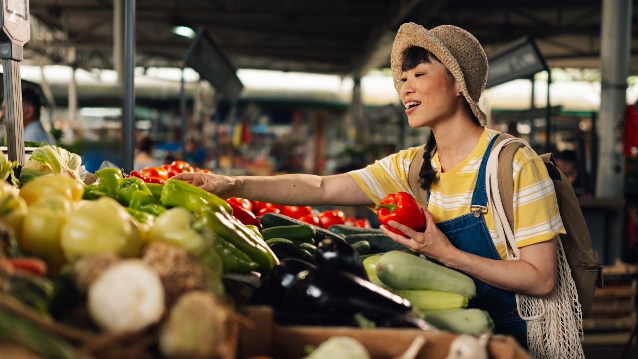 今日蔬菜价格 2026年4月13日 更新自四角城市市场 葱-香菜 每公斤触及百泰铢