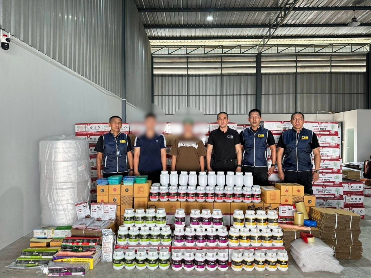 泰国警方捣毁北榄府“假冒榴莲肥料”仓库，查获价值超过1000万泰铢的赃物